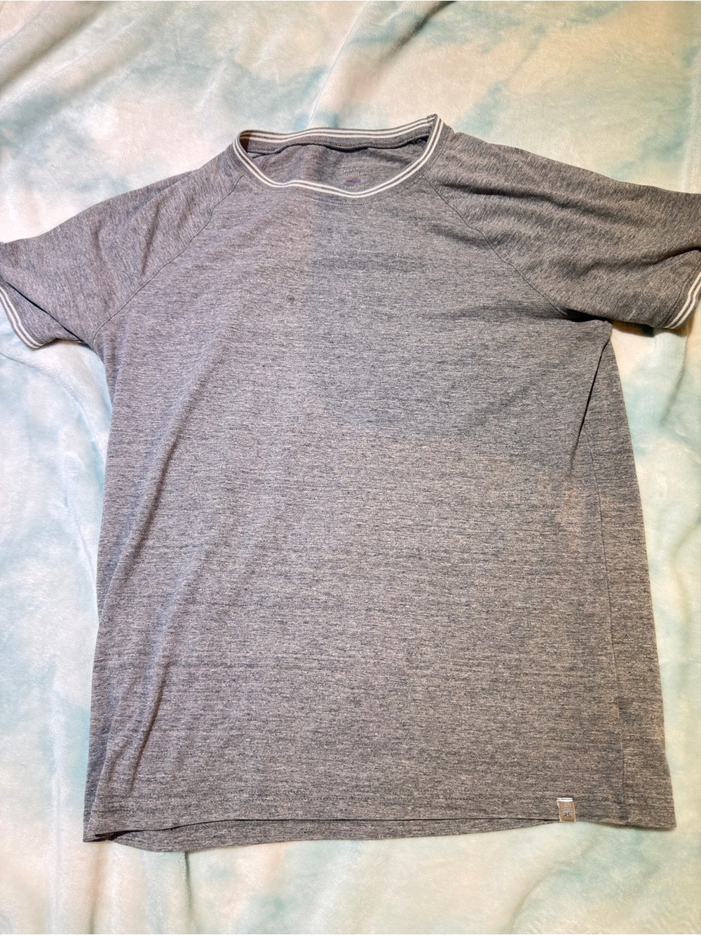 American Eagle Gray T-Shirt